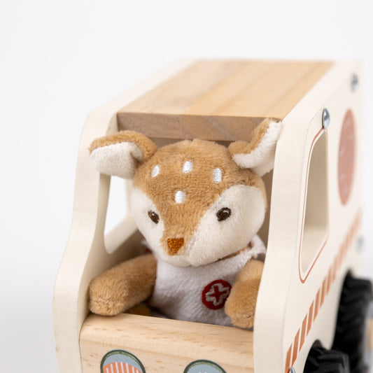 Ambulance en bois avec personnage