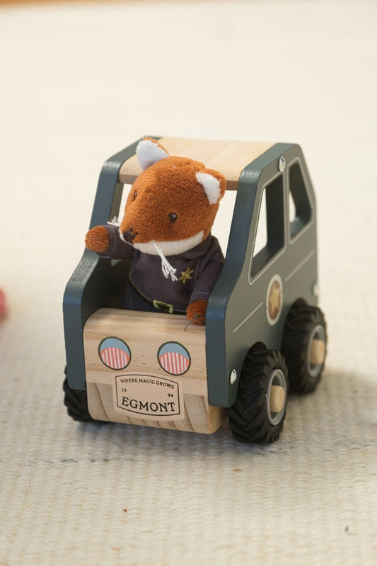 Voiture de police en bois avec personnage