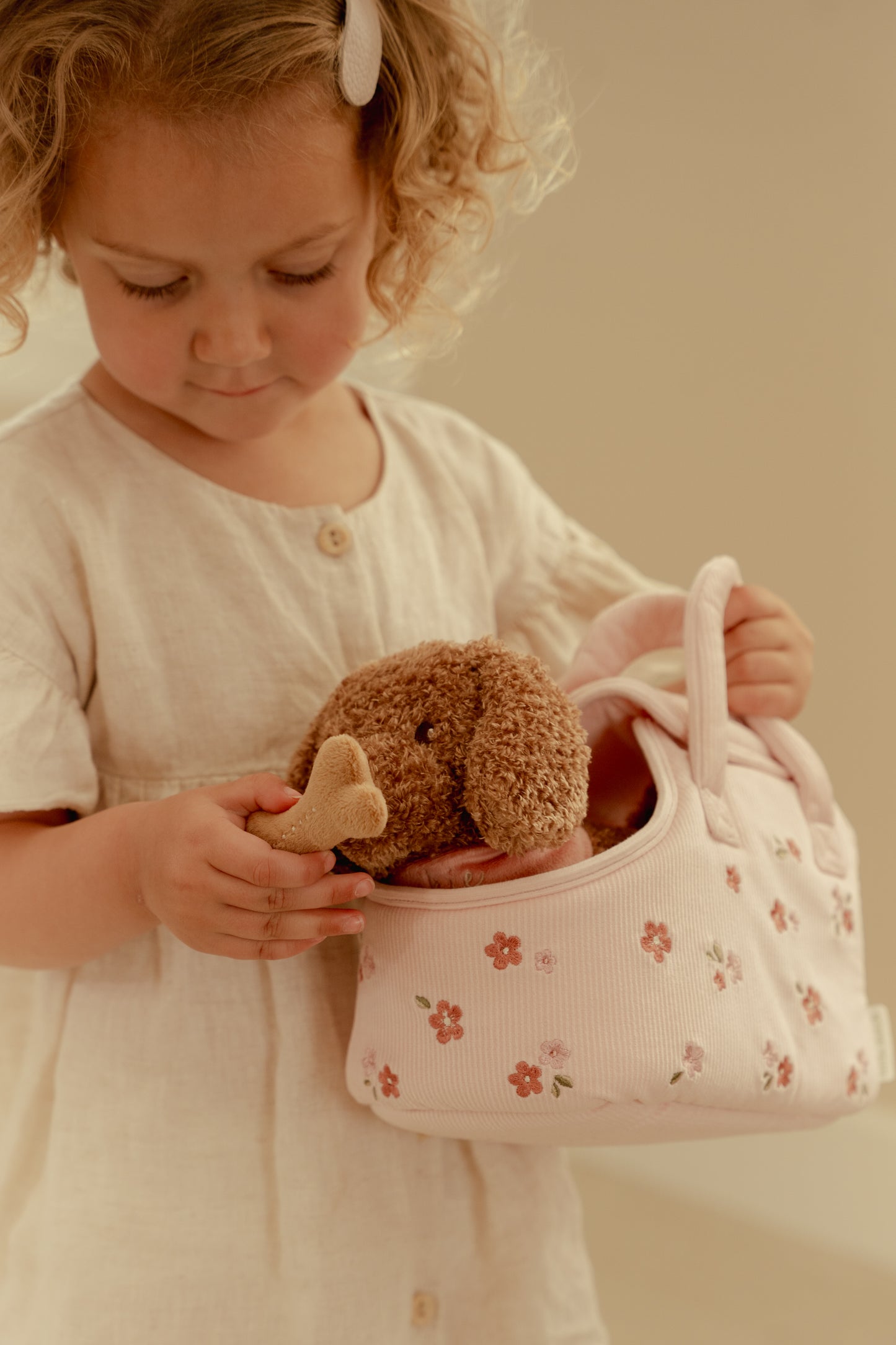 Peluche animal avec sac de transport - Little Dutch