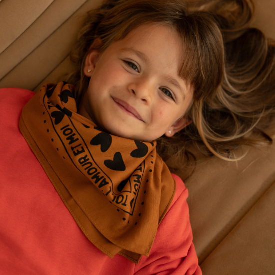 Foulard enfant - coeur marron noir