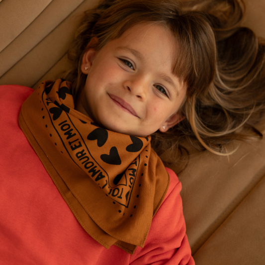 Foulard enfant - coeur marron noir