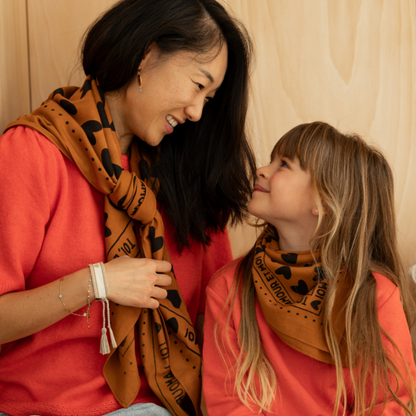 Foulard enfant - coeur marron noir